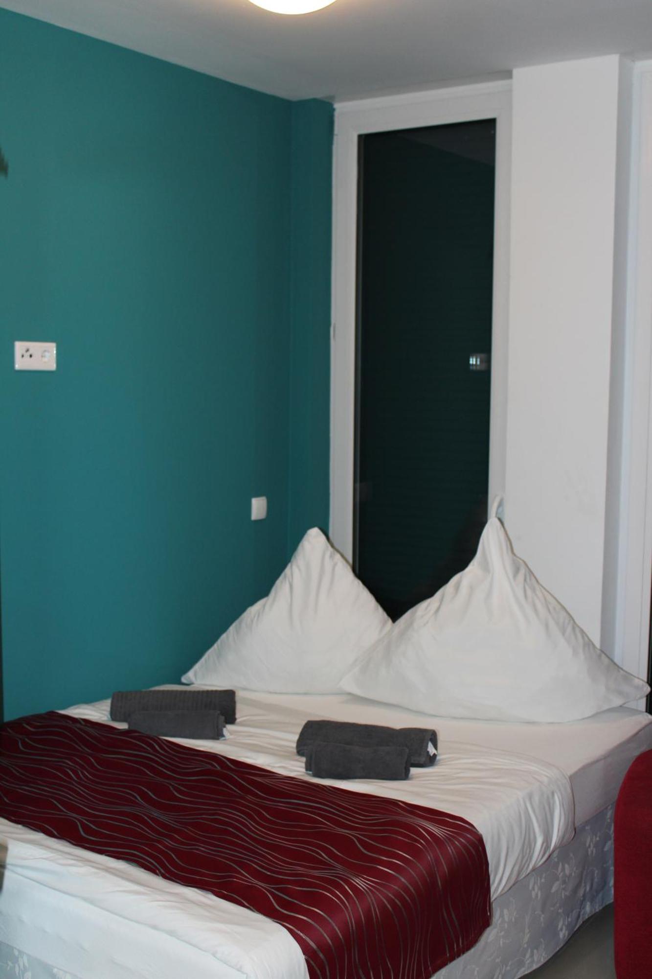 Momomotel - Self Check-In Hotel Am Stadion Cologne Exterior photo